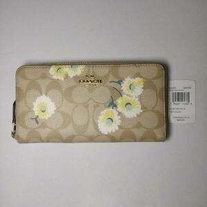 NWT Coach C3370 Accordion Zip Wallet in Signature